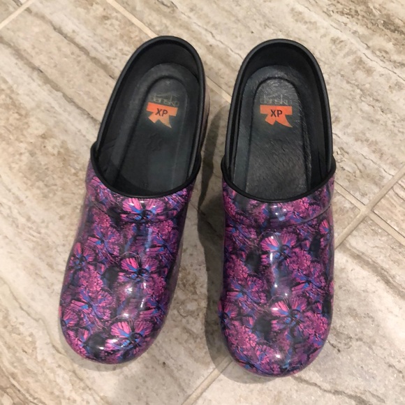 dansko butterfly clogs